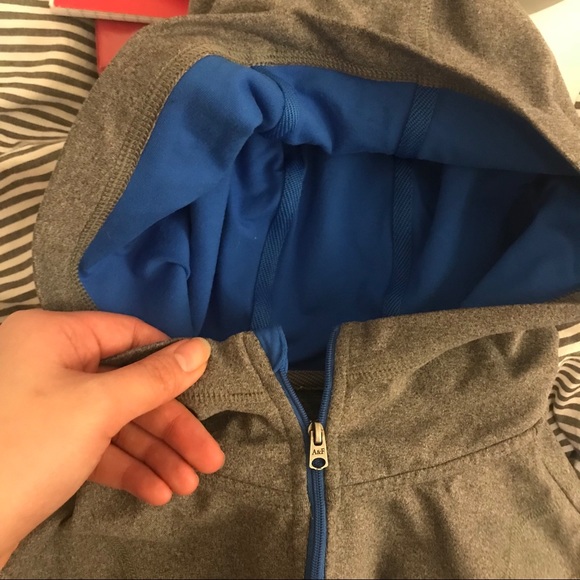 LAST CHANCE - A&F Activewear - Hooded Sweater - Picture 5 of 5